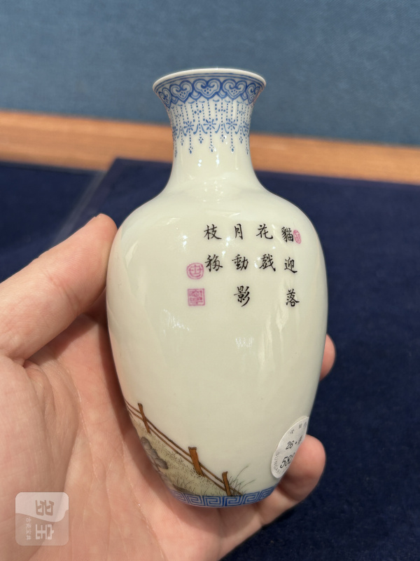民国 珐琅彩猫迎落花薄胎瓶 - 图5